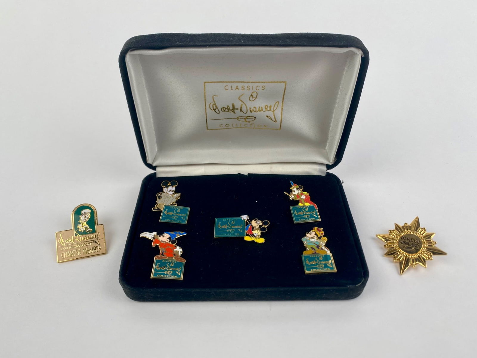 Walt Disney Classics Collection Charter Member Pin Set with Box and Bonus Pins (1 of 9)