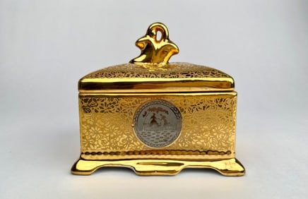 Le Mieux China 24 KT Gold & Platinum Hand Decorated Porcelain Vanity Box and Tray Set