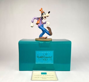 Walt Disney Classics Collection 'Oh, The World Owes Me a Livin" Goofy Figurine with COA & Box