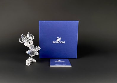 Swarovski Minnie Mouse Figurine – Disney Showcase Collection
