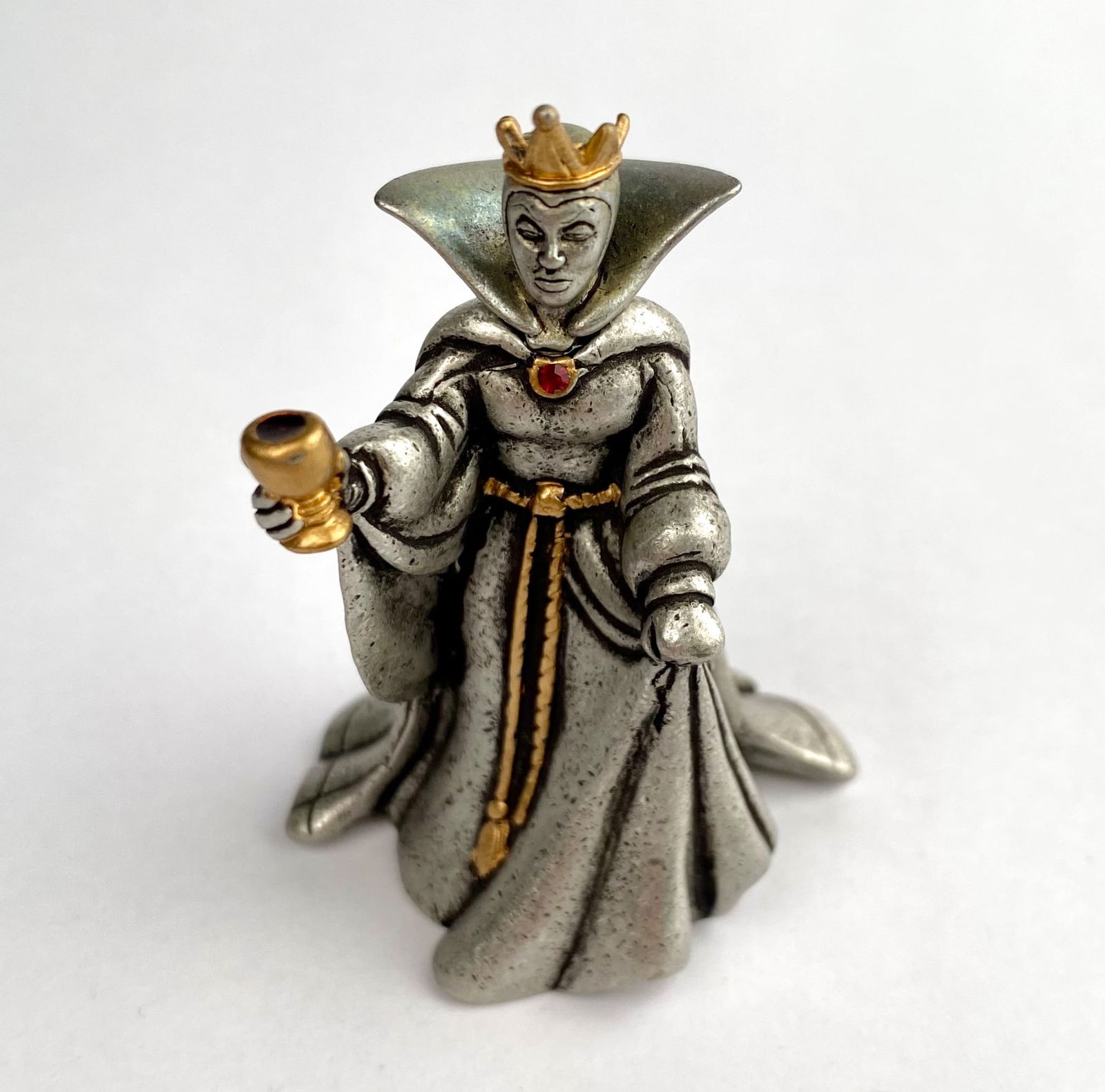 Disney Villains Collection ‘Wicked Queen’ Pewter Figure (COA & Original Box) (1 of 9)