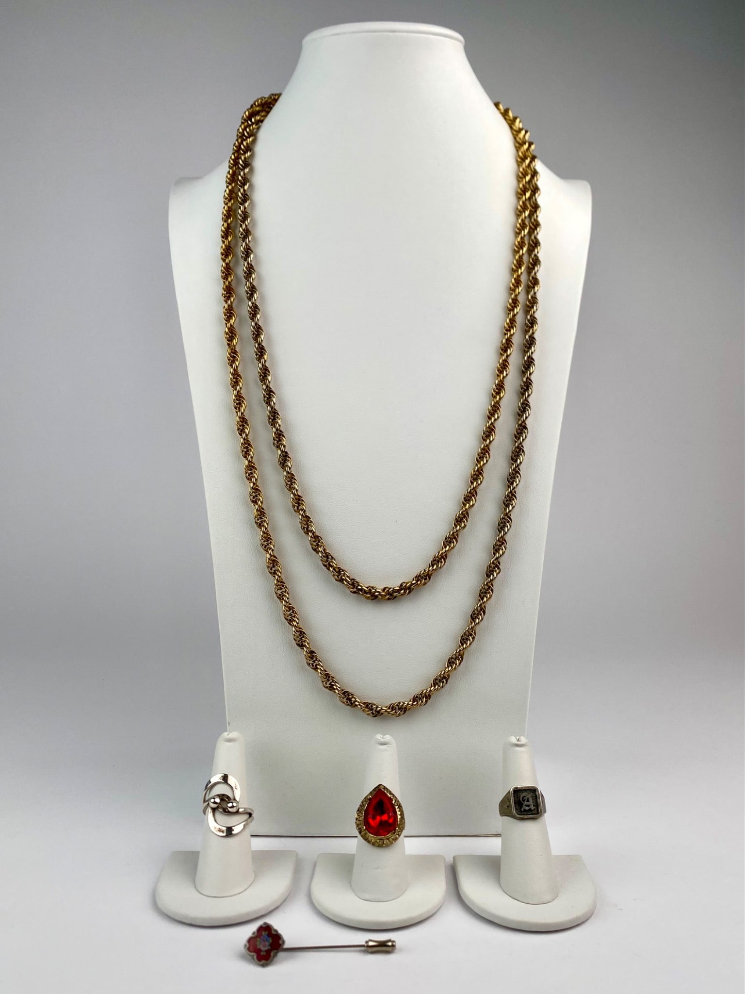 Vintage Accessocraft Rope Chain Necklace with Rings and Stick Pin: Five piece vintage jewelry set featuring a signed Accessocraft NYC gold-tone rope chain necklace, a large red teardrop cocktail ring in an antiqued gold-tone setting, a modernist silver-tone ring with