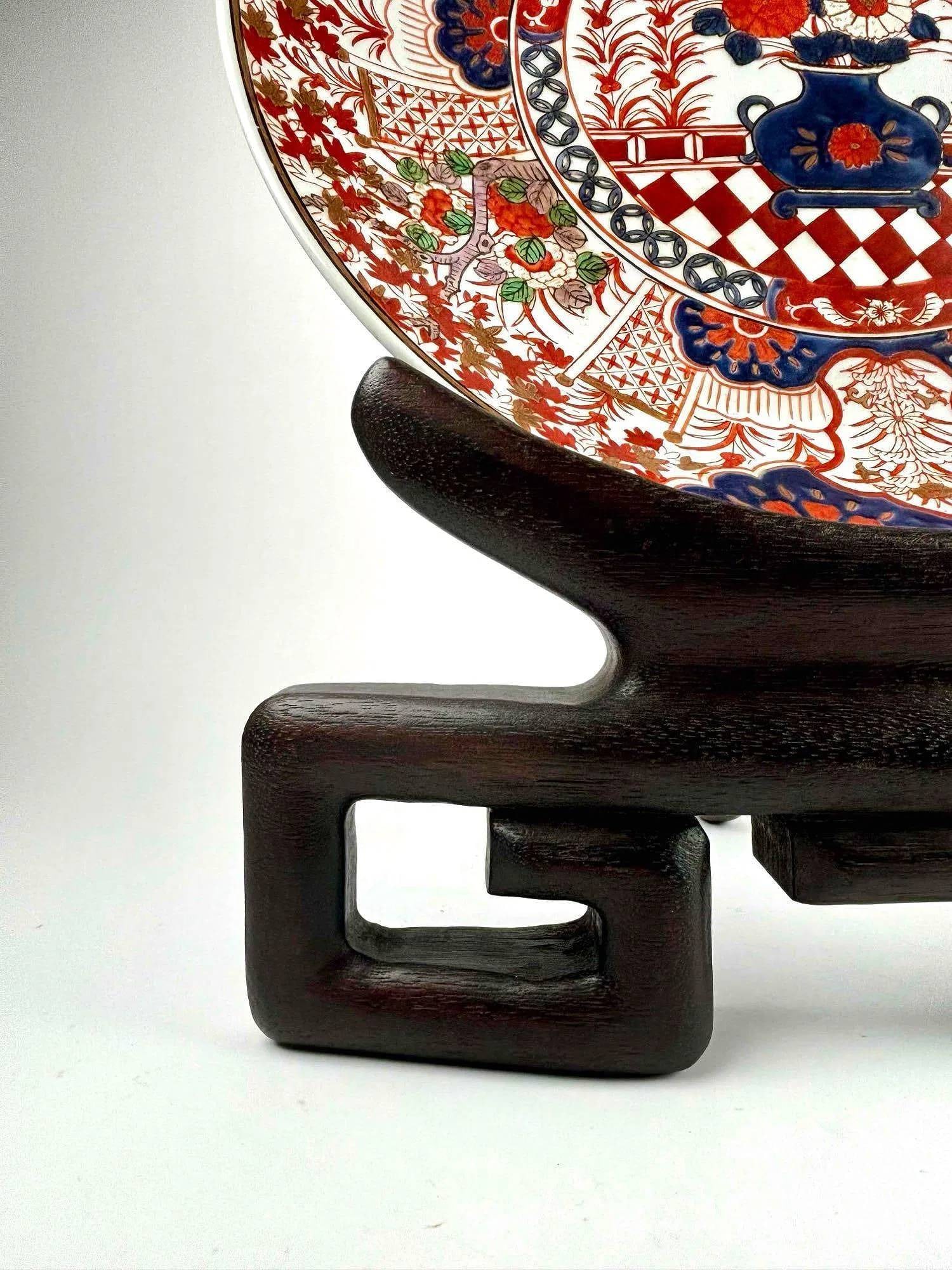 Large Imari Charger with Wooden Stand (Meiji period, 1868–1912) (1 of 12)