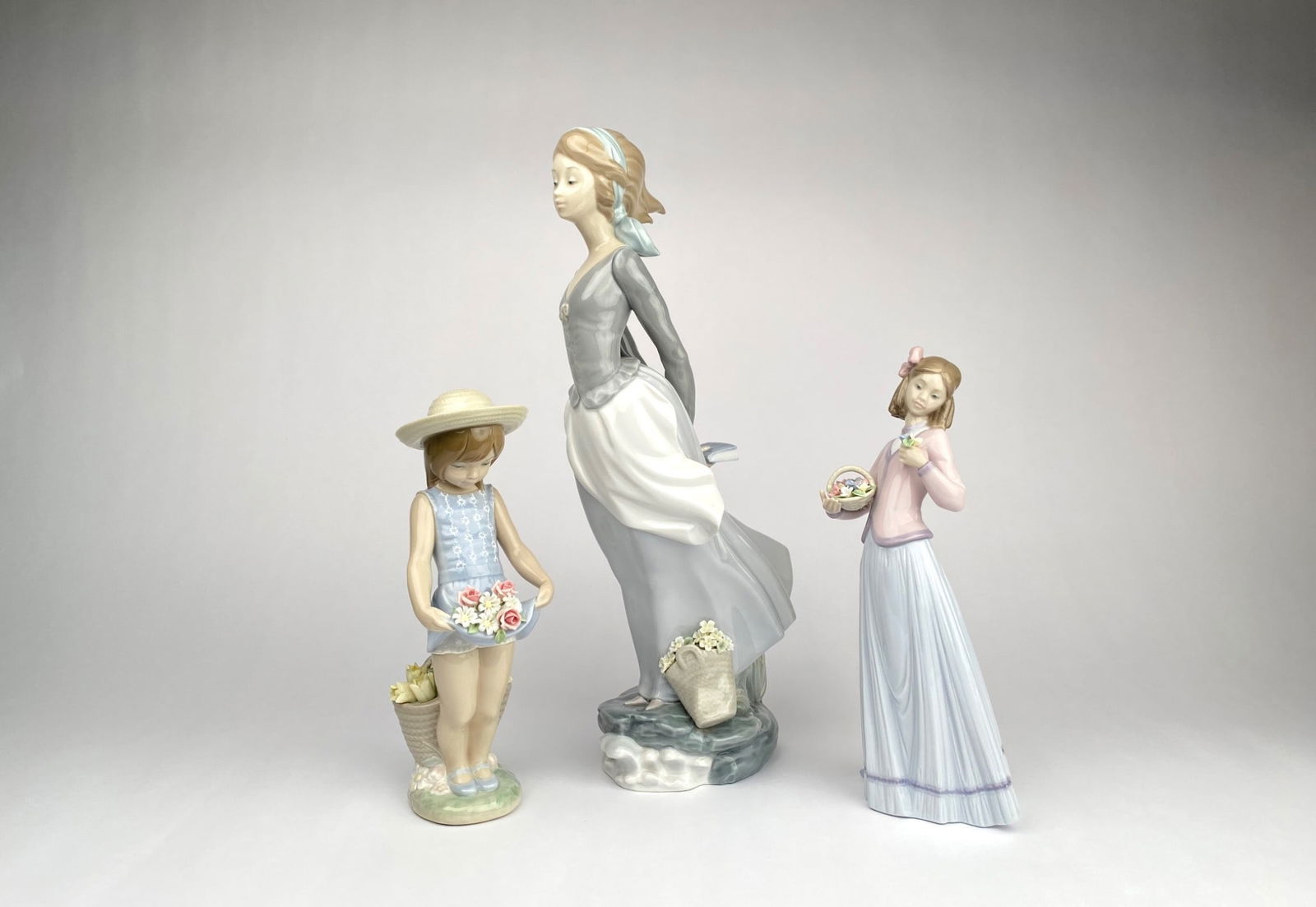 Lot of Three Lladro Porcelain Figurines – Girls with Flowers (1 of 11)