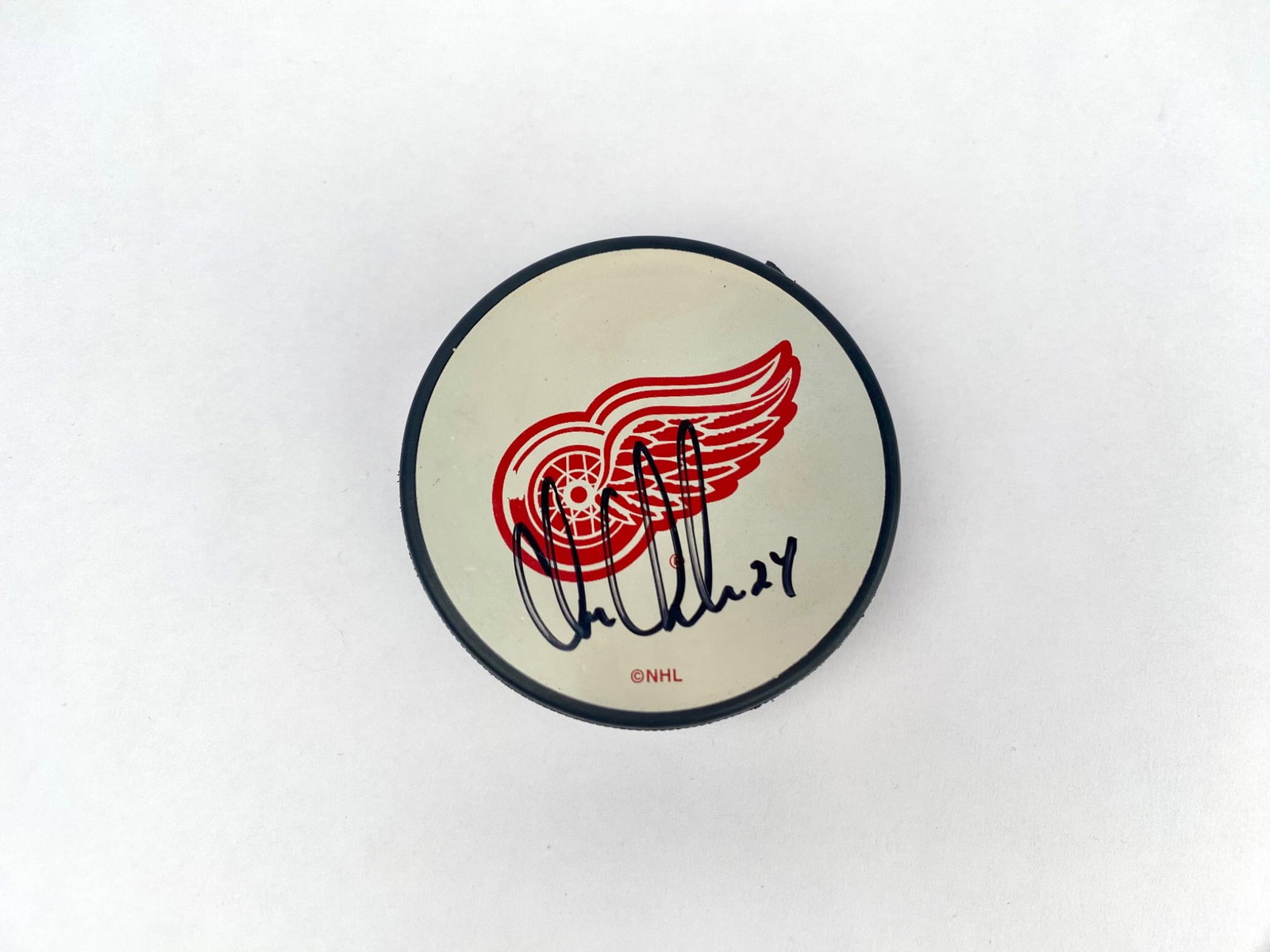 Chris Chelios autographed Detroit Red Wings Hockey Puck (1 of 6)