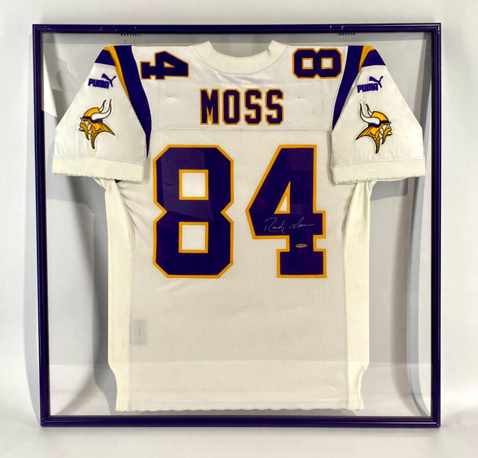 Minnesota Vikings Randy Moss Signed Jersey in Display Frame (1 of 7)