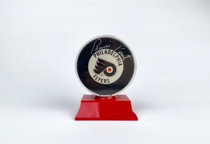 Bernie Parent Signed Philadelphia Flyers Hockey Puck with Case