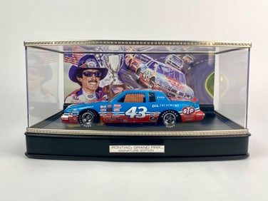 Richard Petty Signed Pontiac Grand Prix Franklin Mint 1:24 Signature Edition (COA)