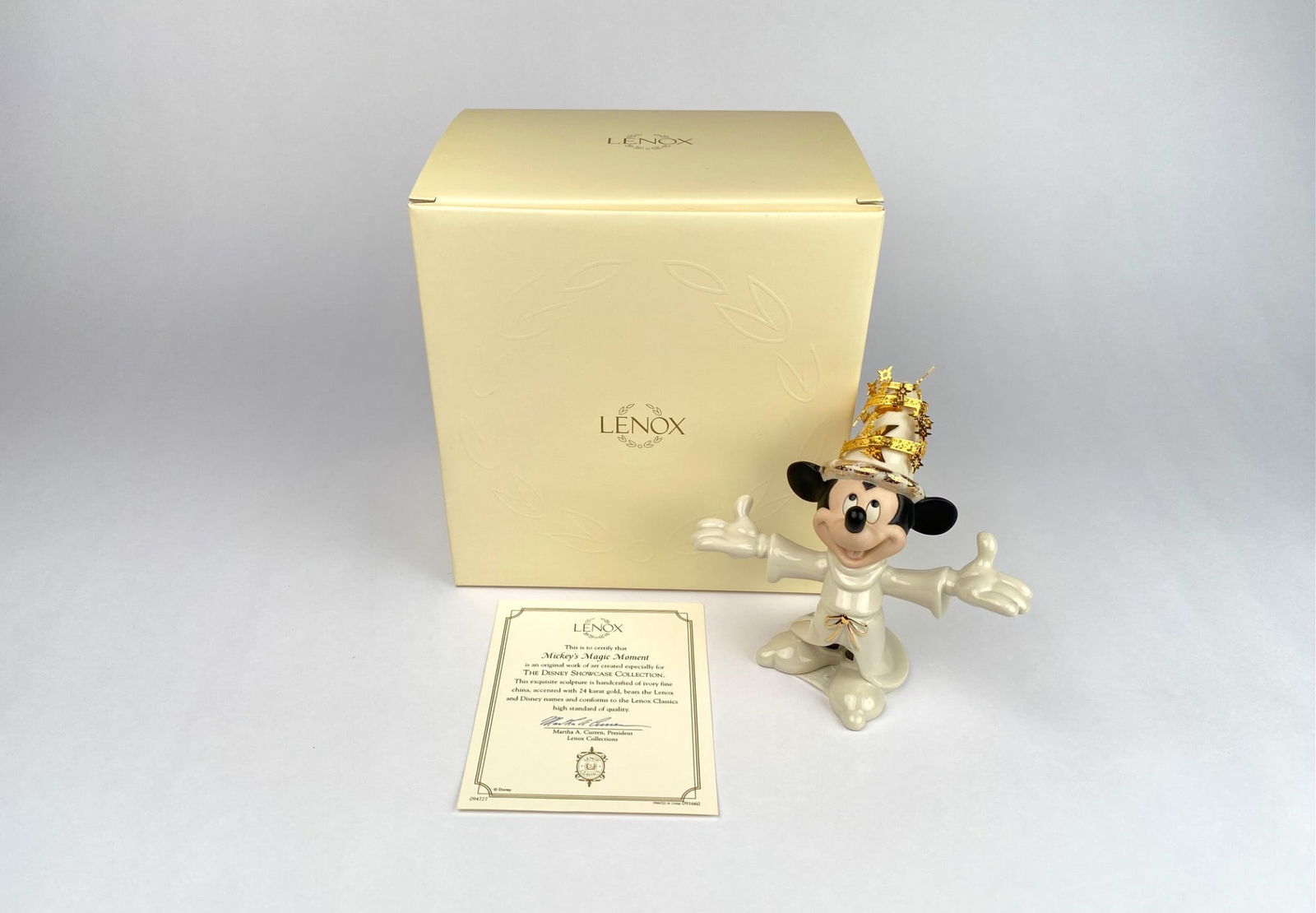 Lenox Disney Showcase ‘Mickey’s Magic Moment’ Figurine with Original Box and COA (1 of 8)