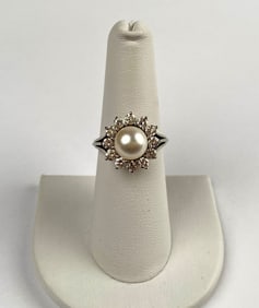 18K White Gold Pearl & Diamond Ring