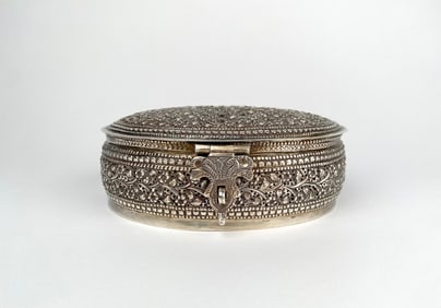 800 Silver Oval Repousse Jewelry Box