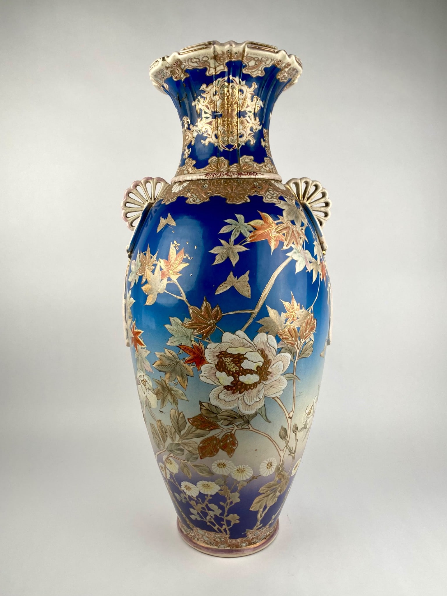 Large 19th Century Japanese Kyoto Satsuma Vase with Gilded Floral and Butterfly Decoration (1 of 12)