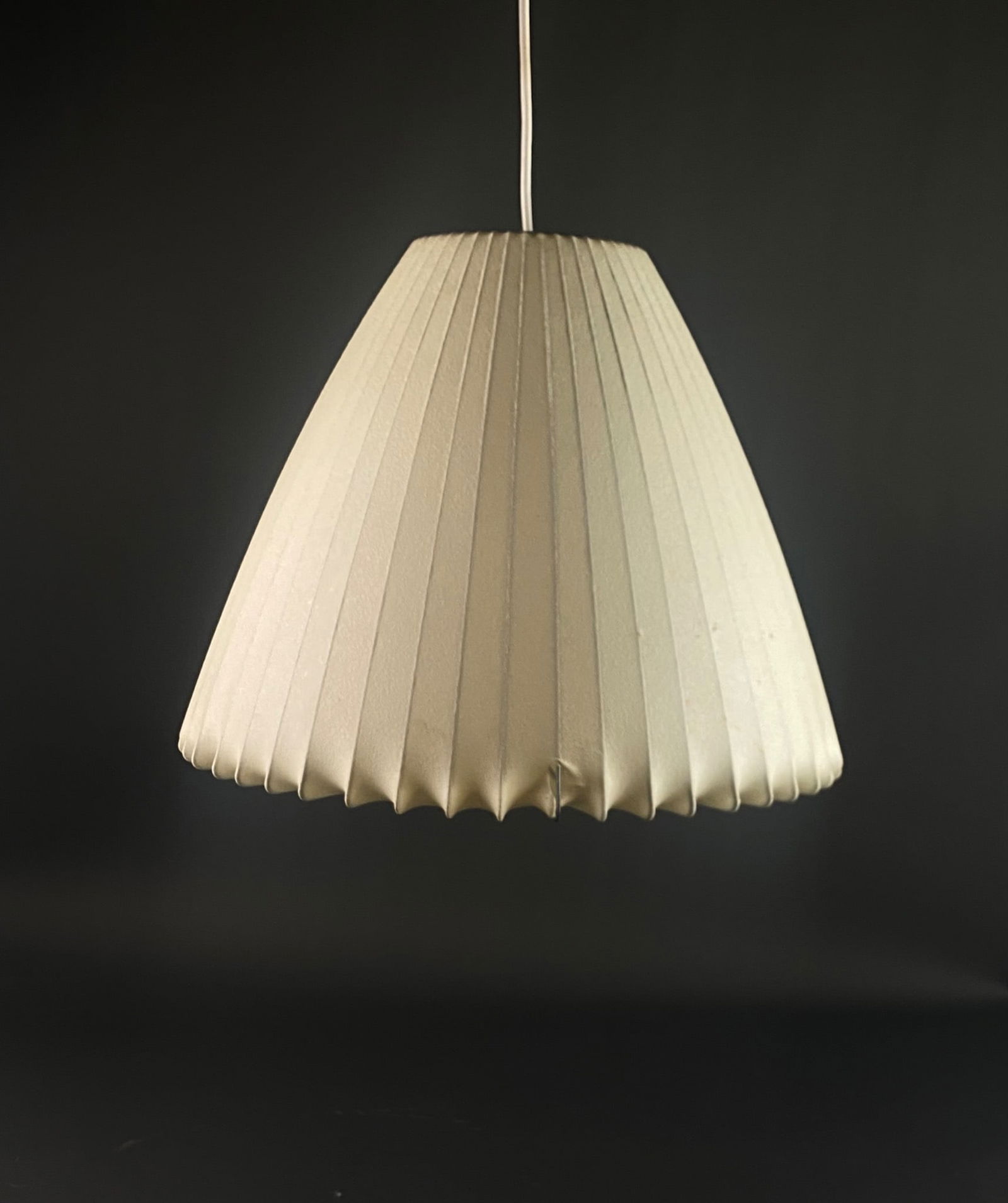 Pleated Pendant Light Fixture George Nelson for Howard Miller Clock Company (1 of 10)