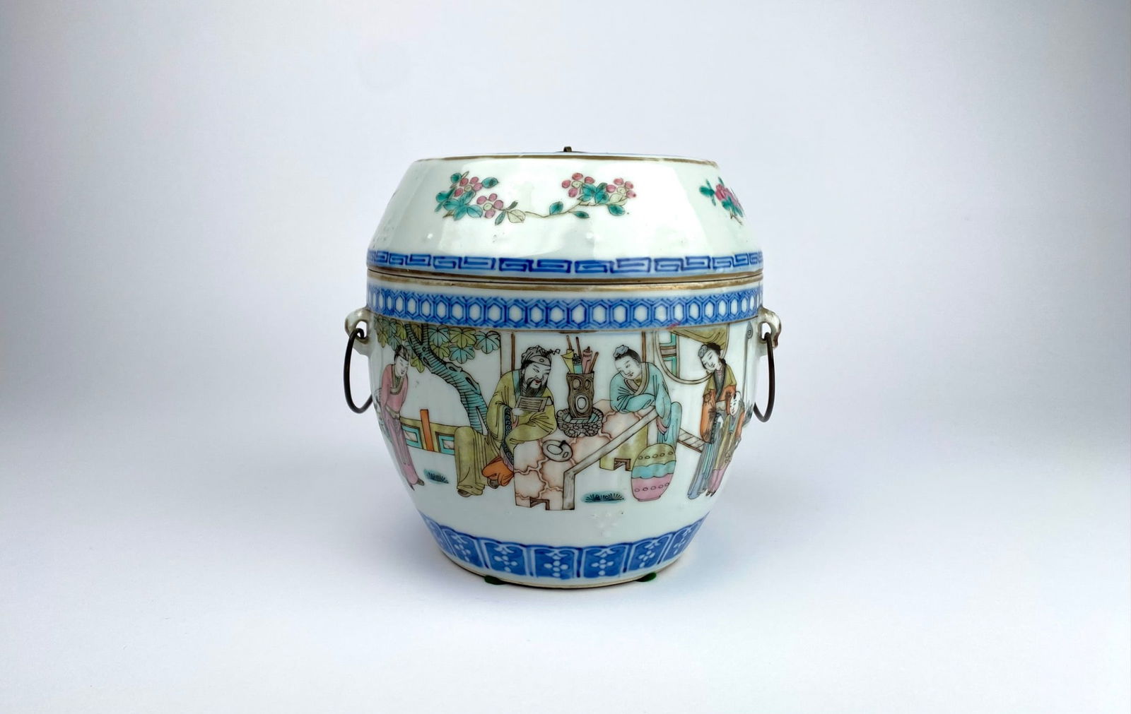 Chinese Famille Rose Porcelain Lidded Bucket, Late Qing-Early Republic Period (1 of 12)