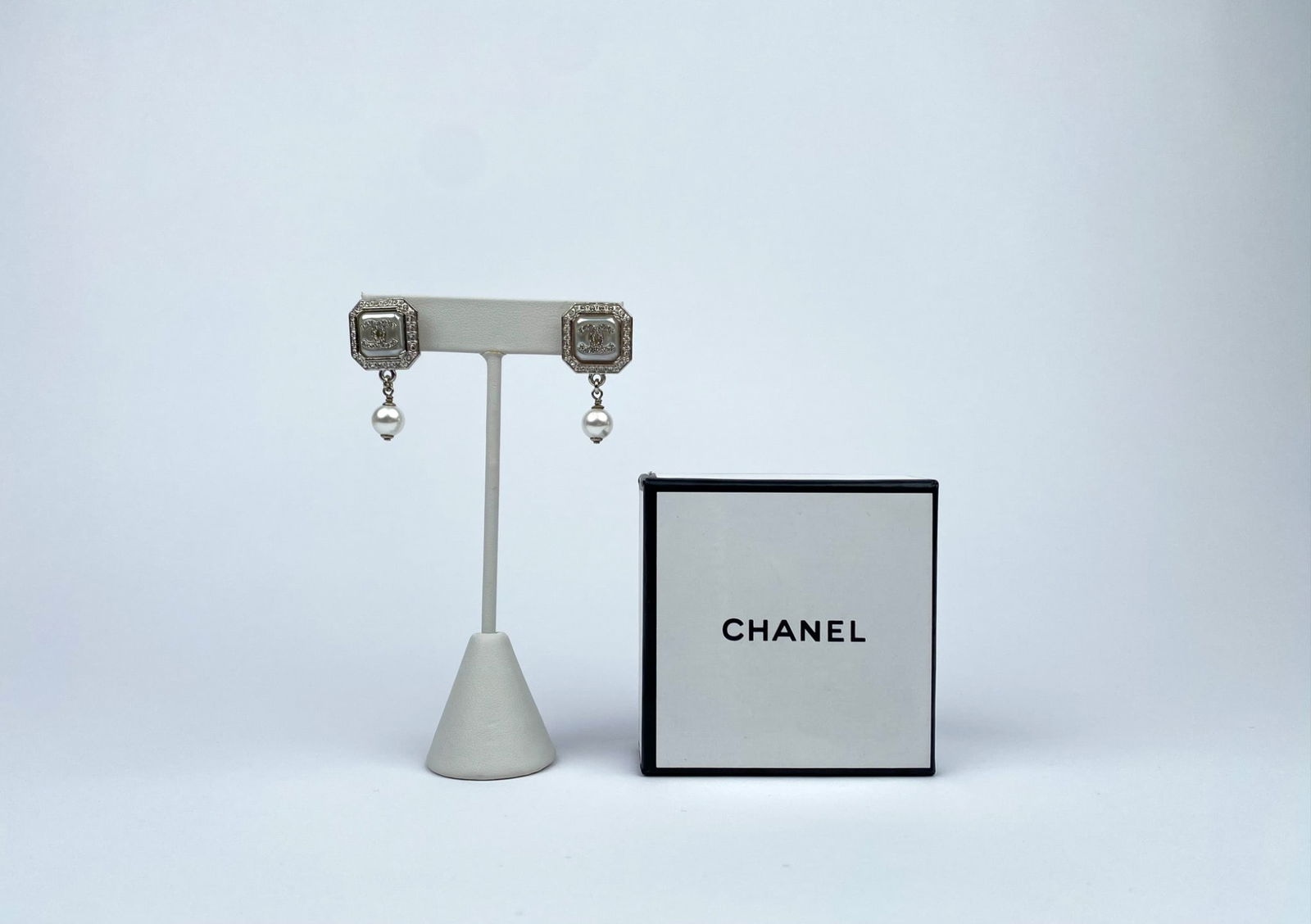 Chanel CC Silver-Tone Earrings with Faux Pearls & Box (1 of 7)
