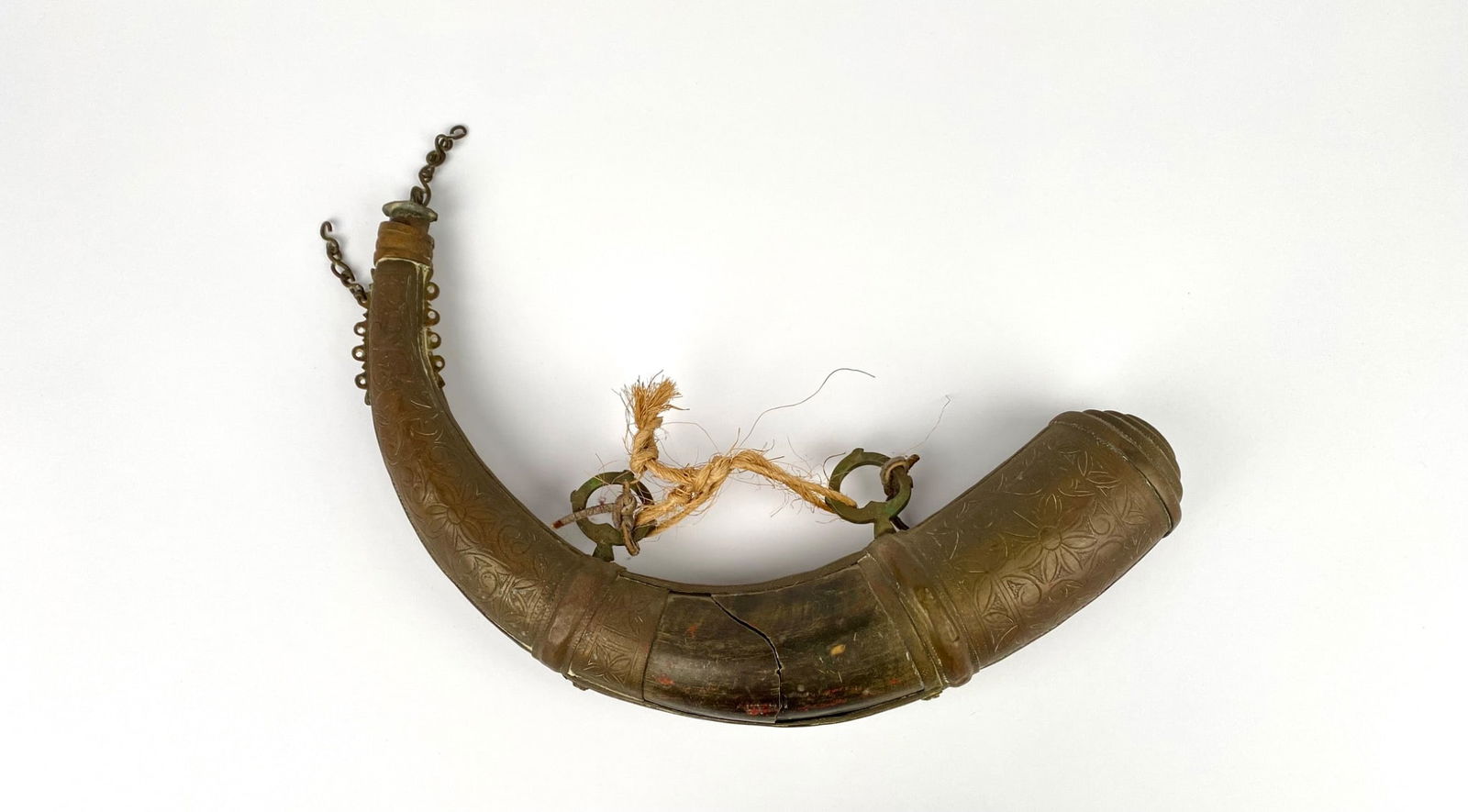 Indian Powder Horn with Engraved Brass Mounts (1 of 10)
