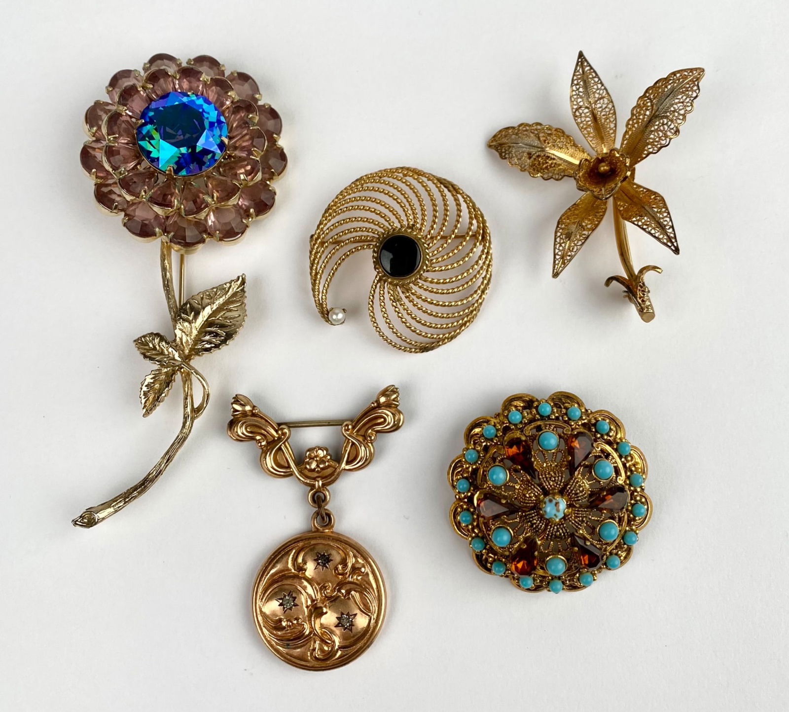 Lot of Five Vintage Gold-Tone Brooches (1 of 12)