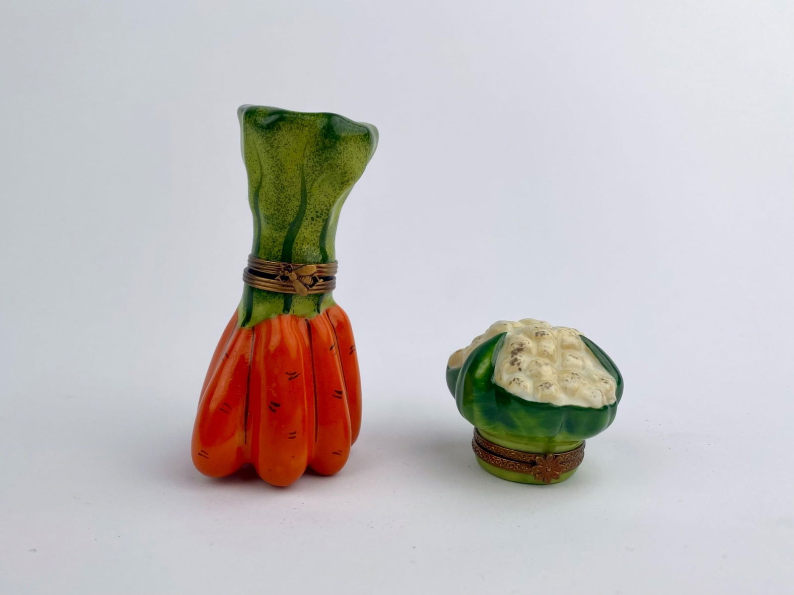 Pair of Limoges Peint Main Vegetable-Form Porcelain Trinket Boxes (1 of 12)