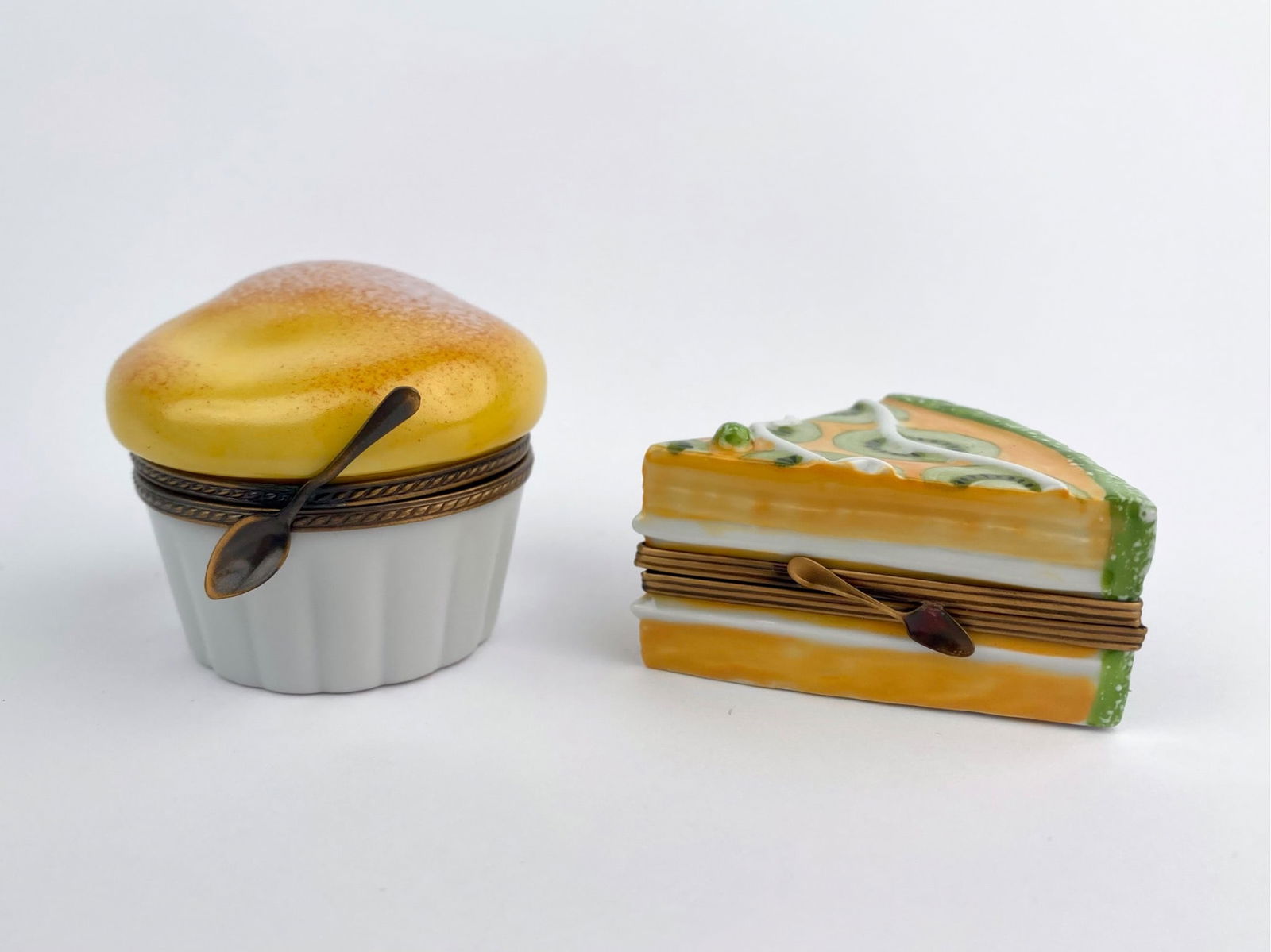 Pair of Limoges Peint Main Dessert-Form Porcelain Trinket Boxes (1 of 11)