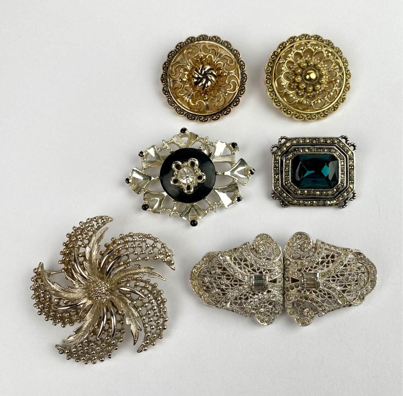 Six Assorted Vintage Shoe Buckles & Brooches (1 of 12)