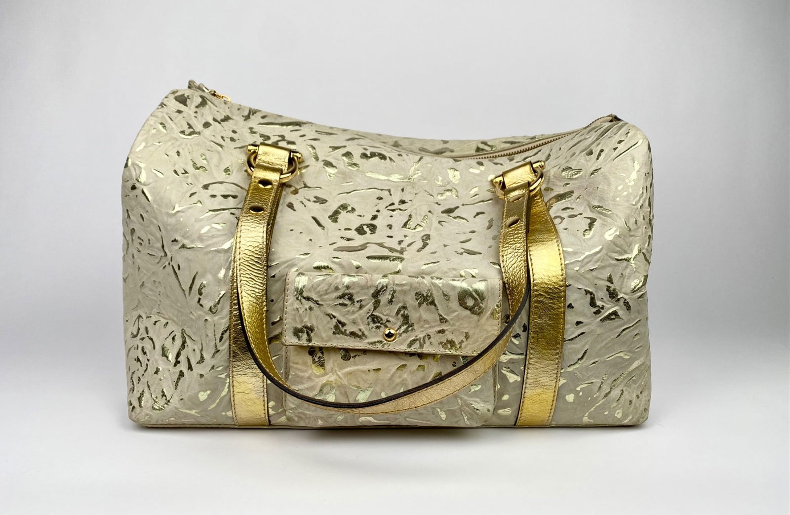 Laura Di Maggio Genuine Leather Bag with Gold Accents: Laura Di Maggio Designer Gianni Notaro bag made in Italy. Constructed from genuine leather with a textured cream background and gold accents. Designed with dual gold handles and a top zipper closure.