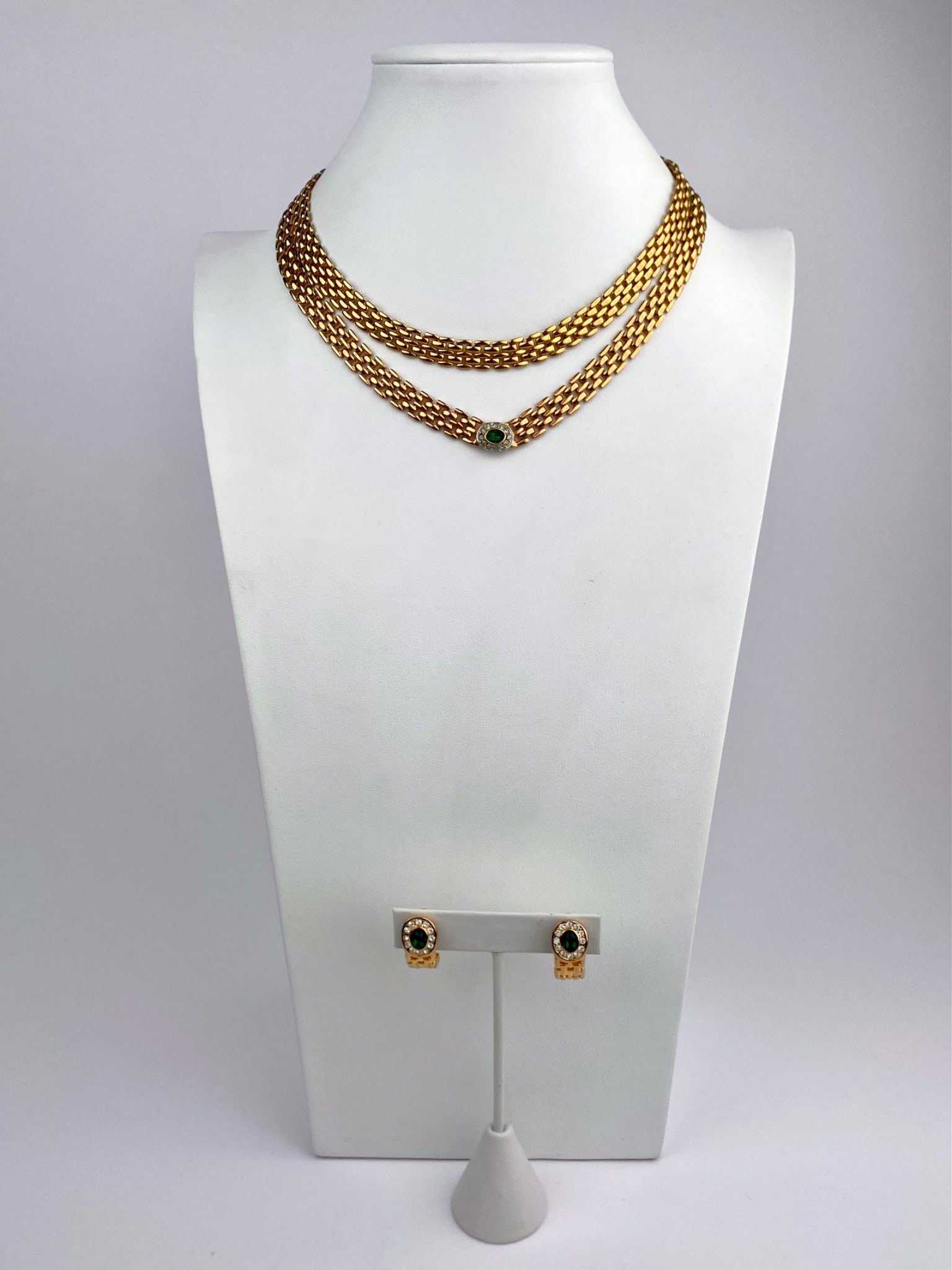 Vintage Gold-Tone Necklace and Clip Earring Set with Green Stones (1 of 11)