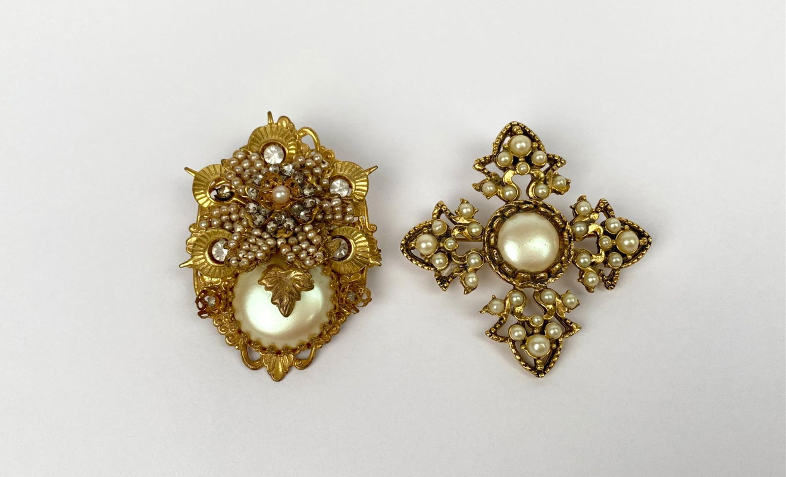 Pair of Vintage Gold-Tone Pearl & Rhinestone Brooches (1 of 7)