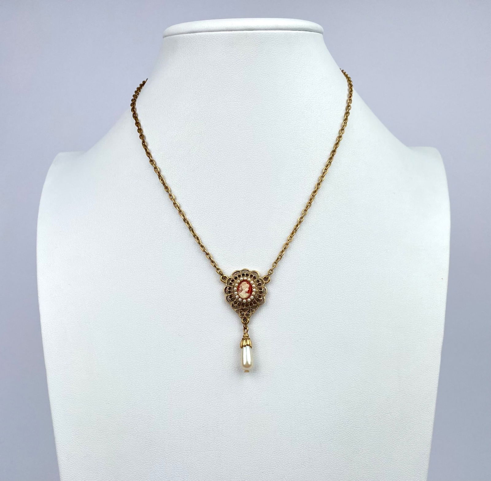Vintage Gold-Tone Chain Necklace with Cameo & Pearl Drop (1 of 5)