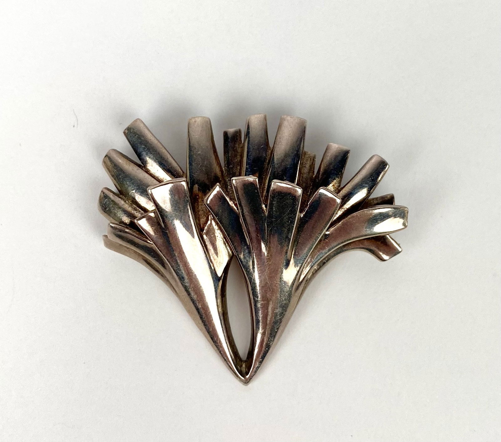 Tiffany & Co. sterling silver brooch, stamped 925 and dated 1986. Featuring a fan-like abstract (1 of 5)