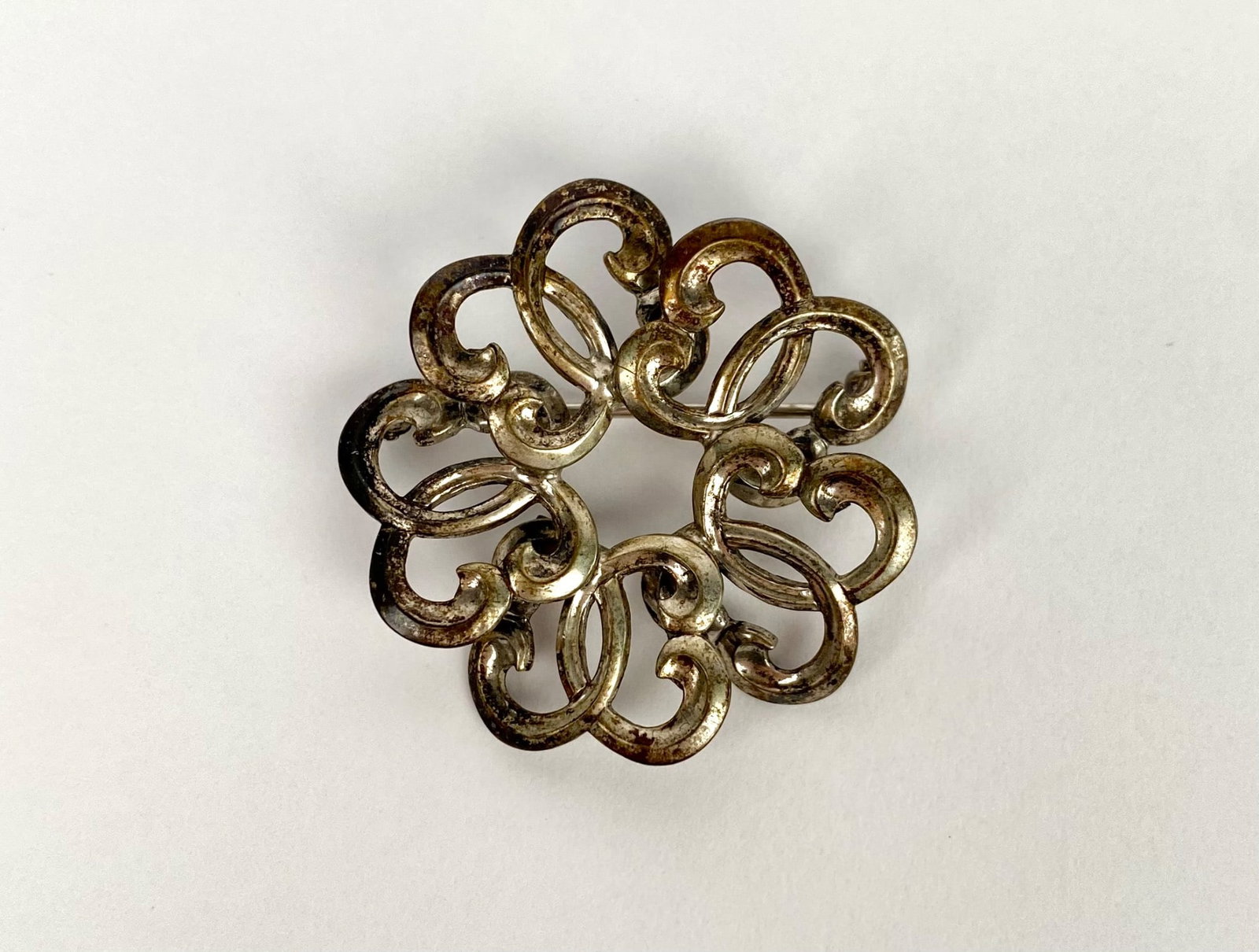 Antique WRE Sterling Silver Openwork Brooch: Sterling silver brooch featuring an intricate openwork circular design. The piece is marked ‘Sterling WRE’ on the reverse and equipped with a functional clasp. | Please see photos for additional d