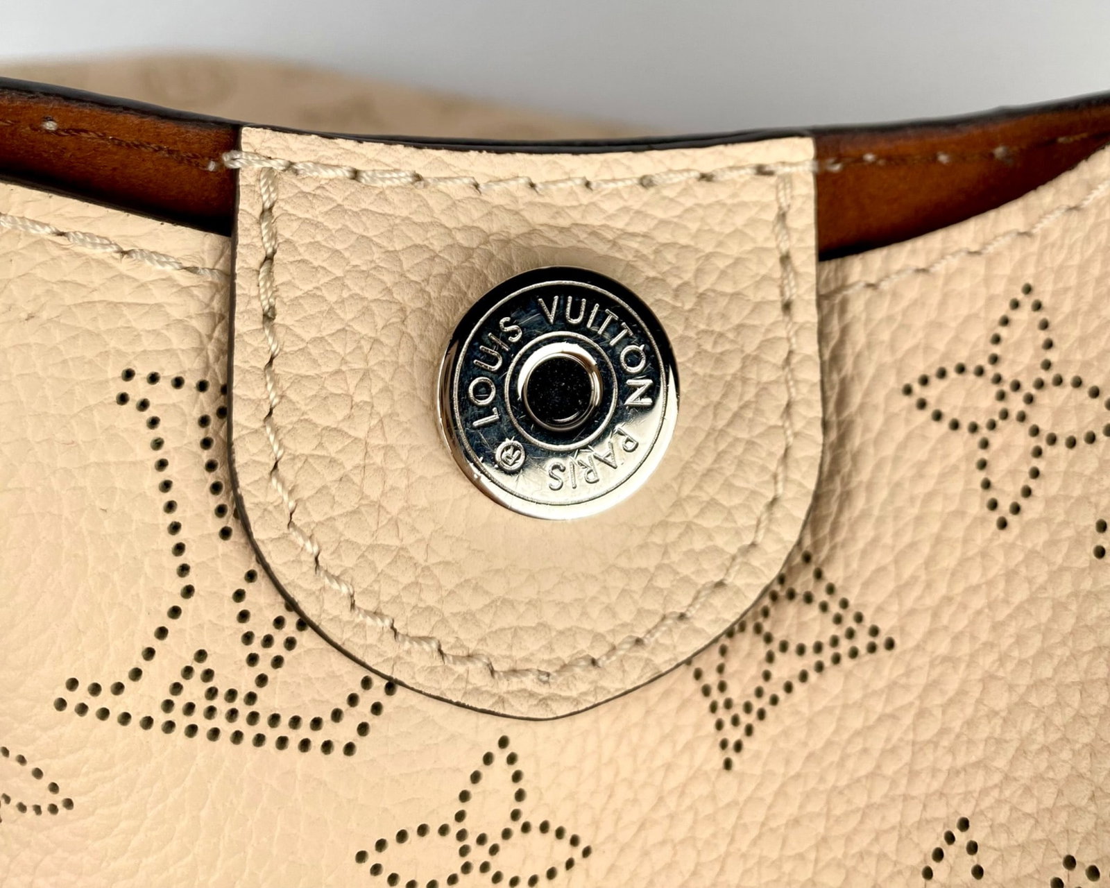 Louis Vuitton Monogram Mahina Leather Hobo Handbag with Dust Bag - 12