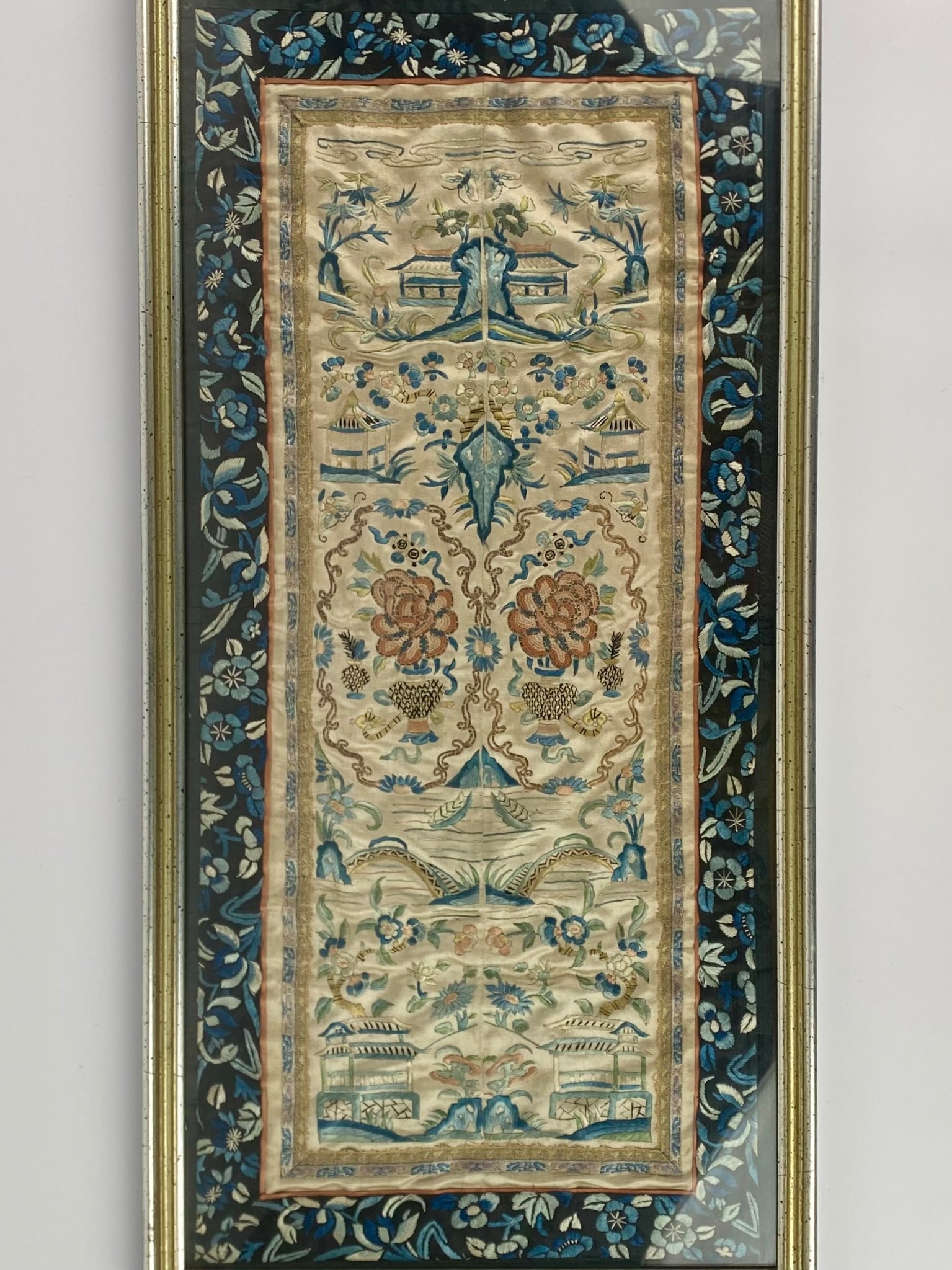 Framed hand-embroidered Chinese silk panel, featuring a vertically oriented, symmetrical composition - 2