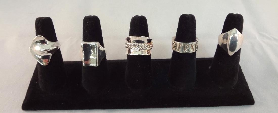 (5) Robert Lee Morris Sterling Silver Rings: (5) Robert Lee Morris Sterling Silver Rings: Total weight is 2.29 troy ounces. Sizes are 10, 9.25, 8.25, (2) 8. All signed and have different designs.