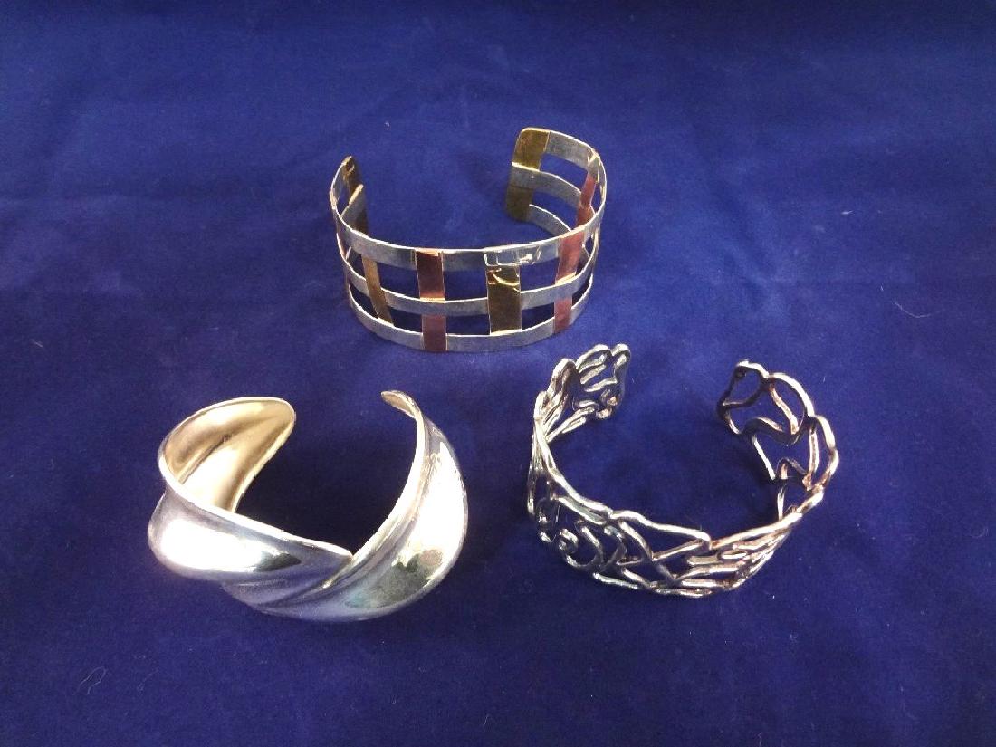Robert Lee Morris Sterling Silver (3) Cuff Chunky: Robert Lee Morris Sterling Silver (3) Cuff Chunky Bracelets: Solid silver cuff bracelet 1.5" diameter 1.56 troy ounces. Pierced carved cuff bracelet 1.5" in diameter 1.12 troy ounces. Bracelet sterlin