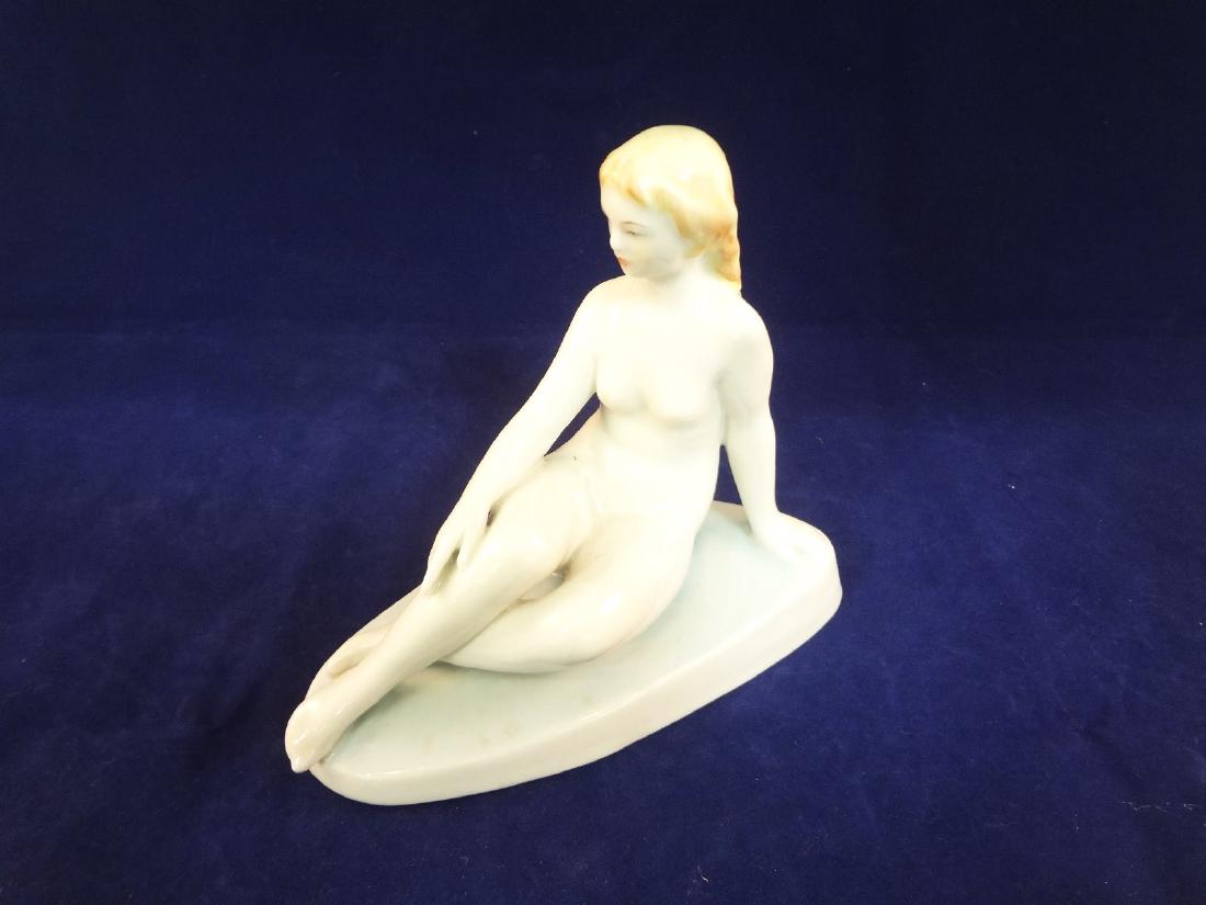 Herend Porcelain Female Nude Reclining: Herend Porcelain Female Nude Reclining: Measures 5.5" tall, 6.5" long, 3.5" deep. No condition issues.