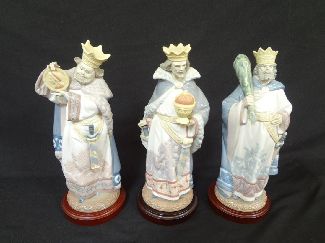 (3) Lladros: King of Coin, Club, Other On Plinth Victor (1 of 7)