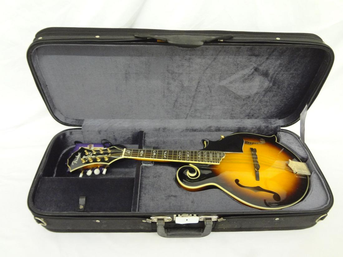 Fender FM 63S Style Mandolin in Case (1 of 8)