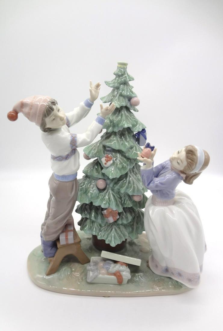 Lladro "Tree Trimming" Retired. No Star (1 of 4)