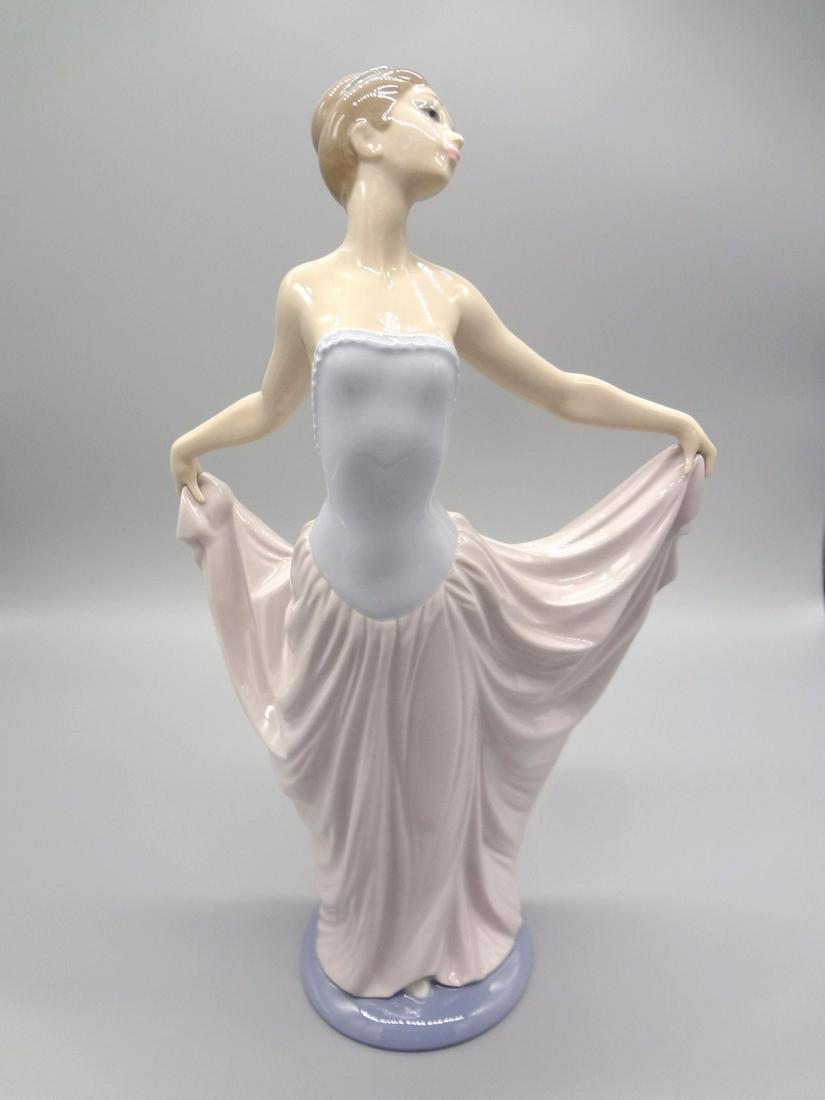 Lladro #5050 Dancer With Box (1 of 4)