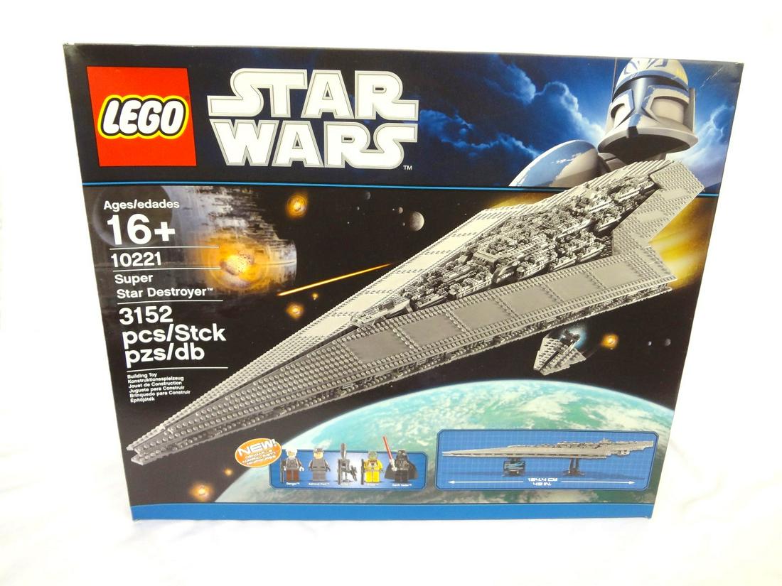 LEGO Collector Set #10221 Star Wars Super Star (1 of 3)