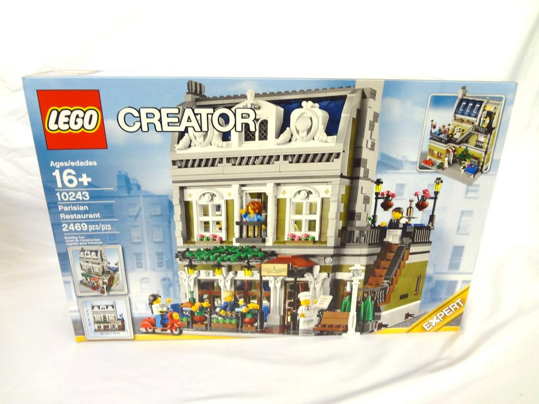 LEGO Collector Set #10243 Creator Parisian Restaurant (1 of 3)