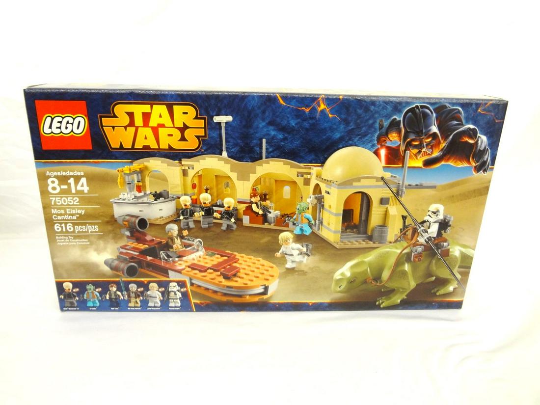 LEGO Collector Set #75052 Star Wars Mos Eisley Cantina (1 of 3)