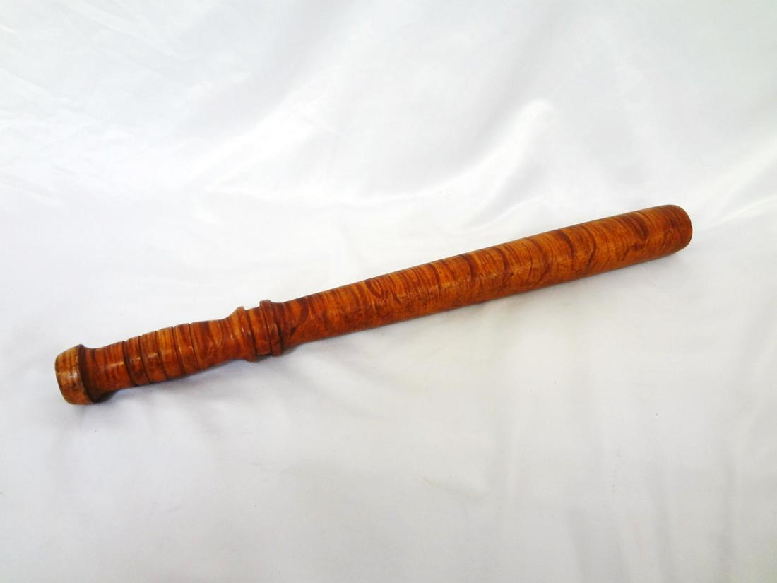 Tiger Maple Wood Mexican Billy Club: Tiger Maple Wood Mexican Billy Club: Measuring 18.5" long, with a Mexican 1978 one peso coin in the end. Bright coloring in near mint condition