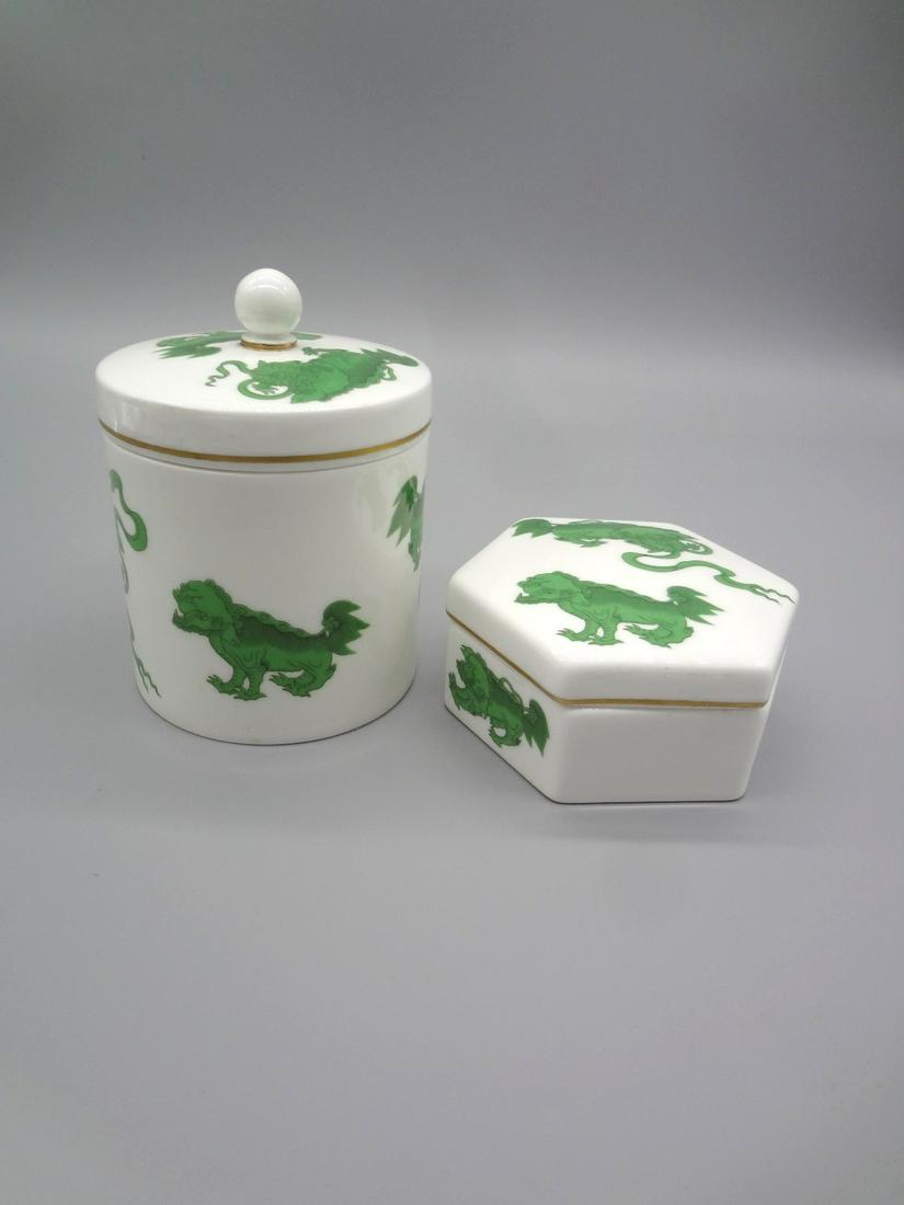 Wedgwood "Chinese Tigers" Lidded Tea Caddie & Small: Wedgwood "Chinese Tigers" Lidded Tea Caddie & Small Trinket Tray: In perfect condition. Tea caddie measures 4" tall, tray measures 1.5" tall.