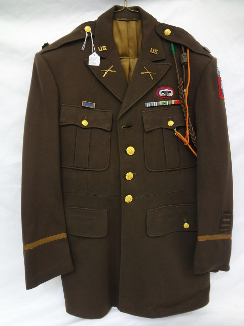 WWII US Army 82nd Airborne Tunic With Lieutenant (1 of 9)