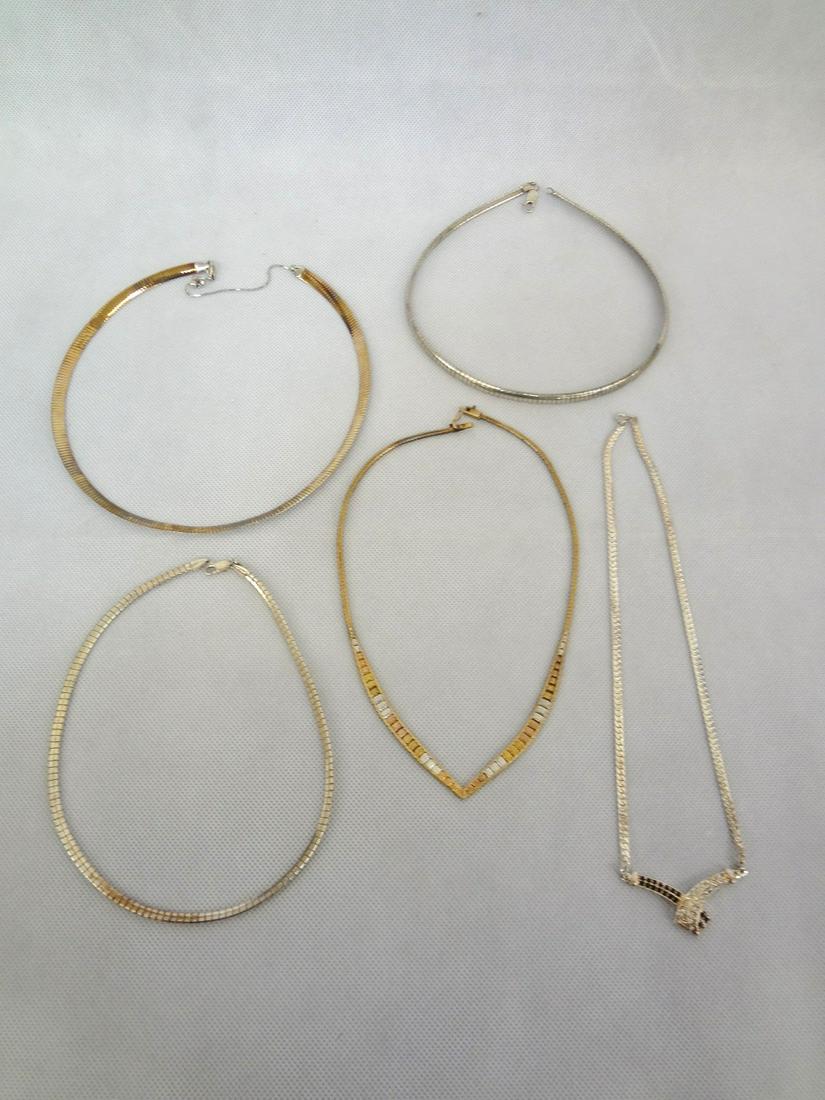 (5) Omega Style Sterling Silver Necklaces: (5) Omega Style Sterling Silver Necklaces: Total weight is 91.6 grams. Smallest is 5" in diameter
