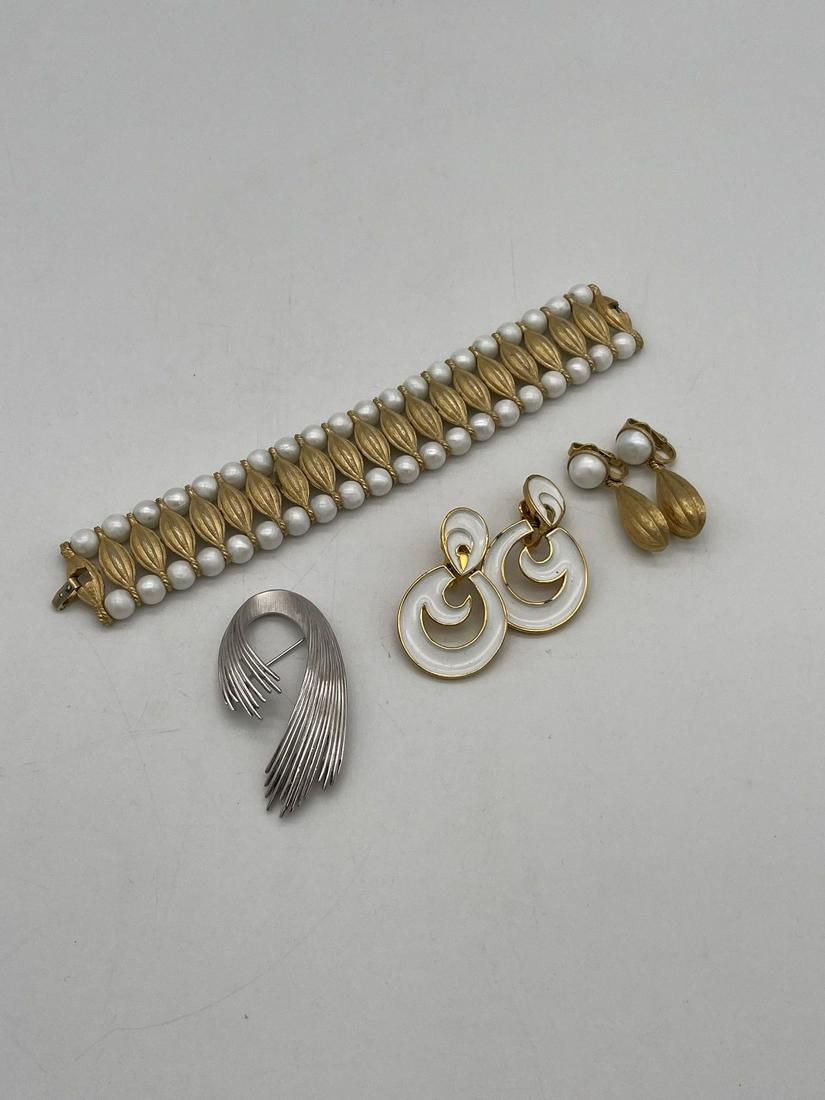 Group of Crown Trifari Costume Jewelry: Group of Crown Trifari Costume Jewelry: Included bracelet, brooch and 2 pairs of earrings. All marked Crown Trifari.