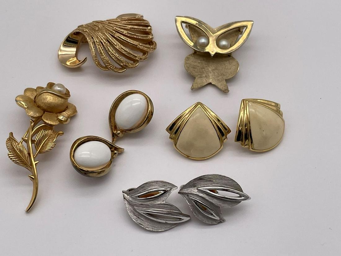 (3) Crown Trifari Brooches and (3) Pairs of Earrings (1 of 8)