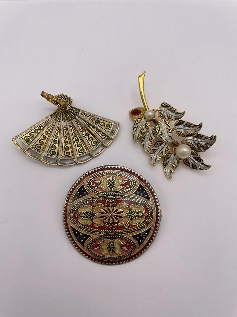 (3) Enamel Brooches Fan and Leaves (1 of 4)