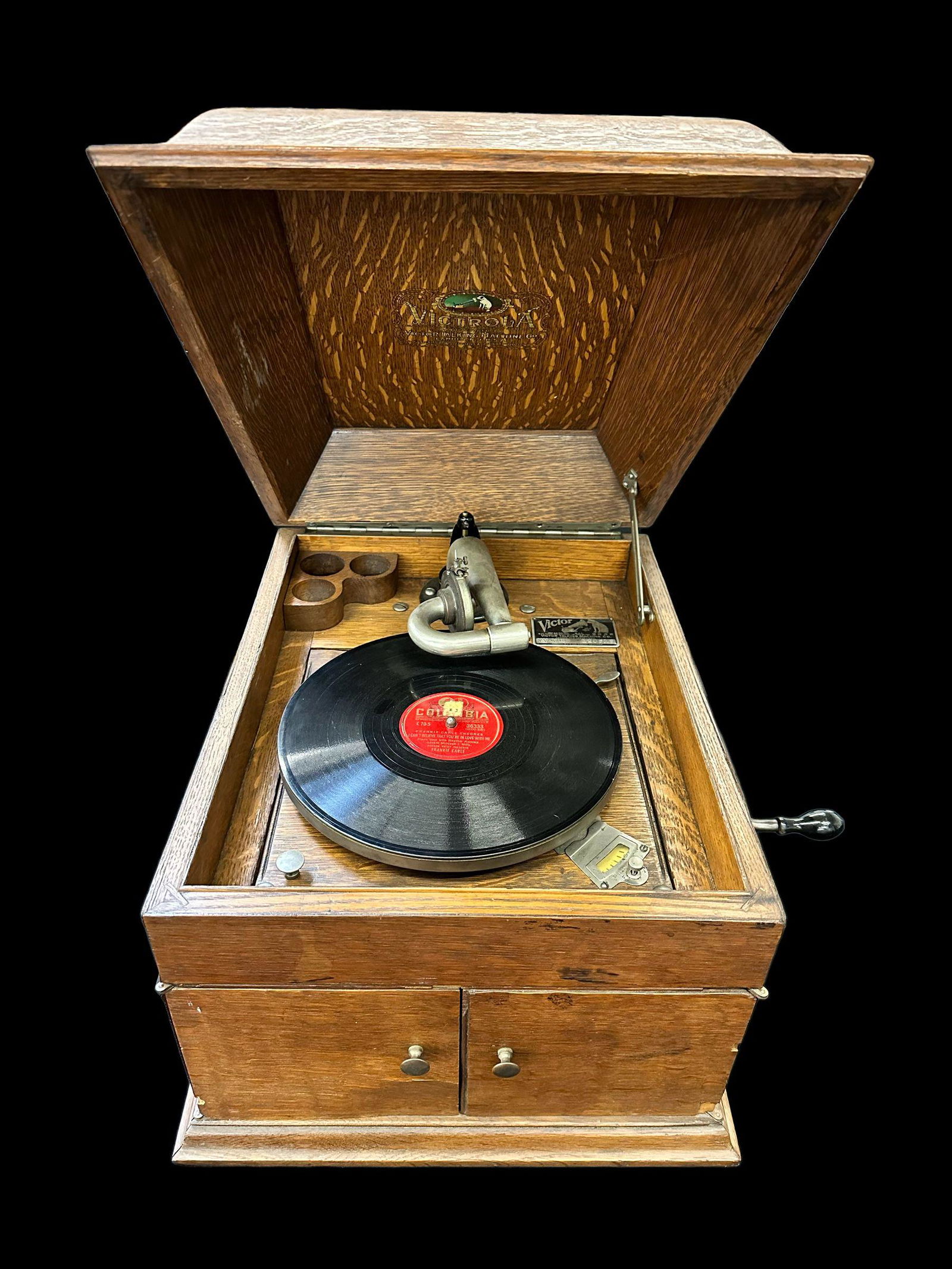 Antique Victor Victrola: Antique Victor Victrola made by Victor Talking Machine Co. circa 1901 - 1904. Serial number reads VV - VIII 120616. See photos for condition.